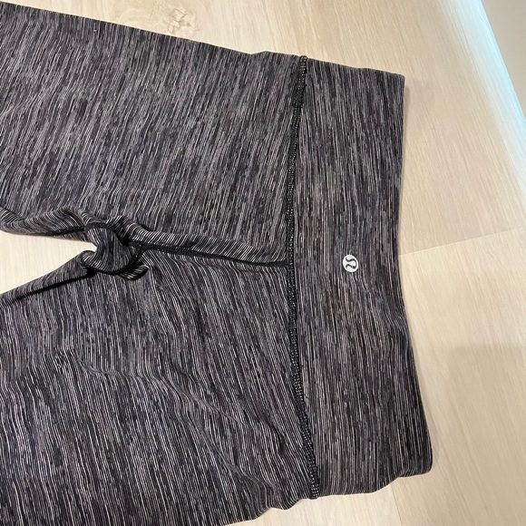 Lululemon leggings size 6. In new condition - Picture 3 of 4